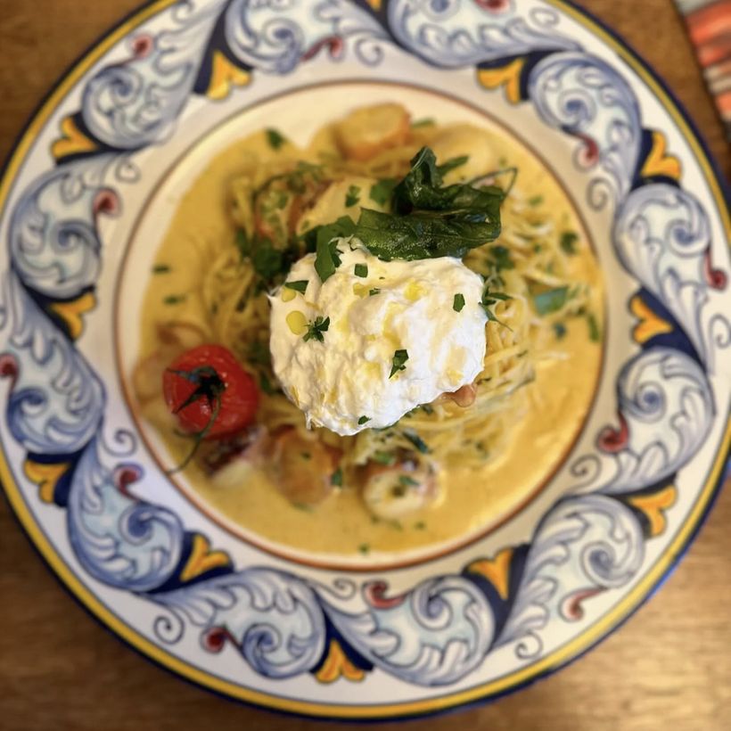 Pasta mit cremiger Burrata und Tomate
